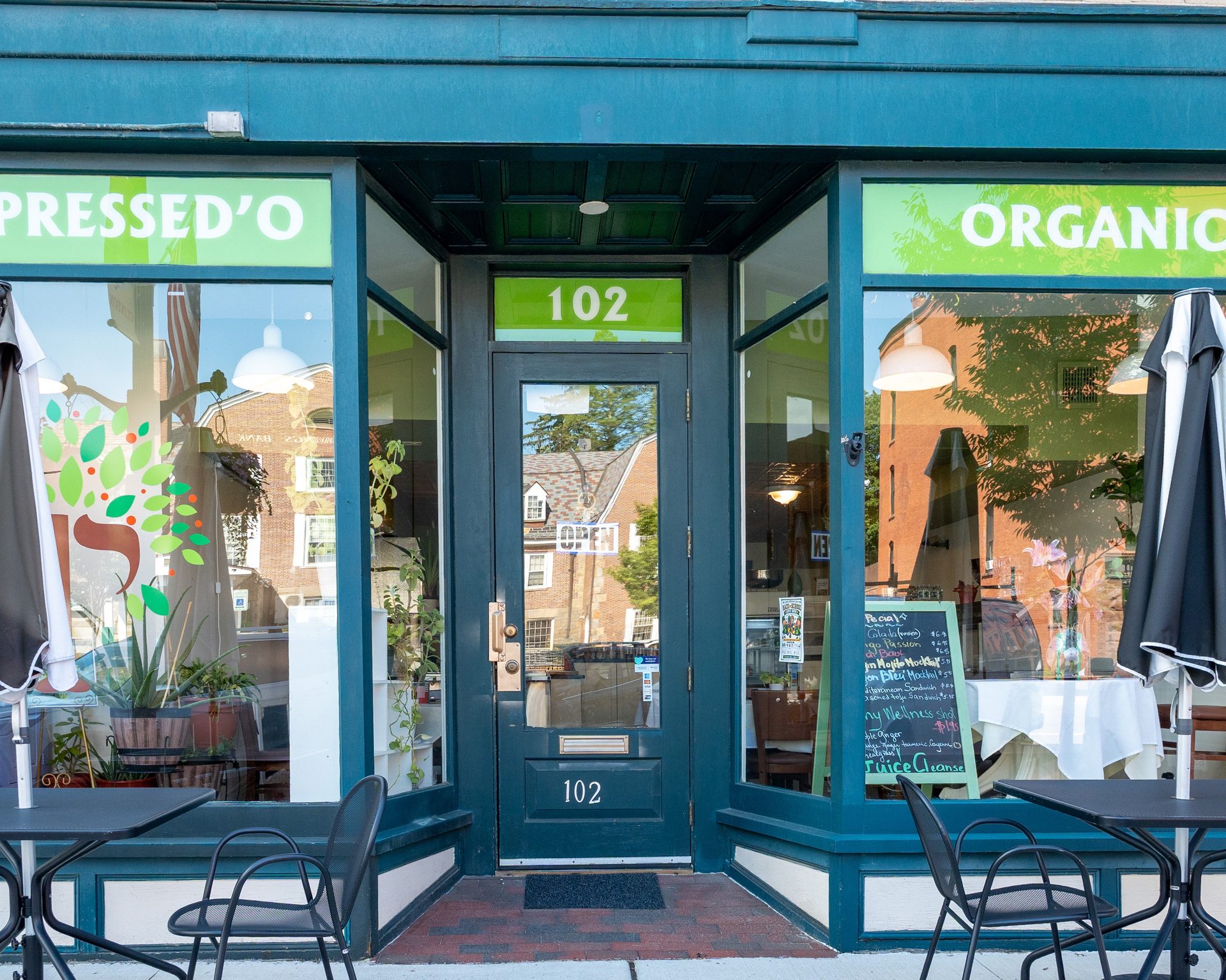 Welcome to The Pressed'O Organics Juice Bar & Cafe